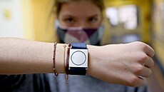 Elektronický náramek upozorní na dálku na epileptický záchvat.