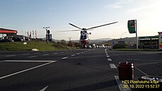 Záchranáský vrtulník letl pro tce zrannou enu, která se zranila pi...