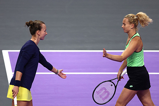 Barbora Krejíková a Kateina Siniaková v semifinále Turnaje mistry.
