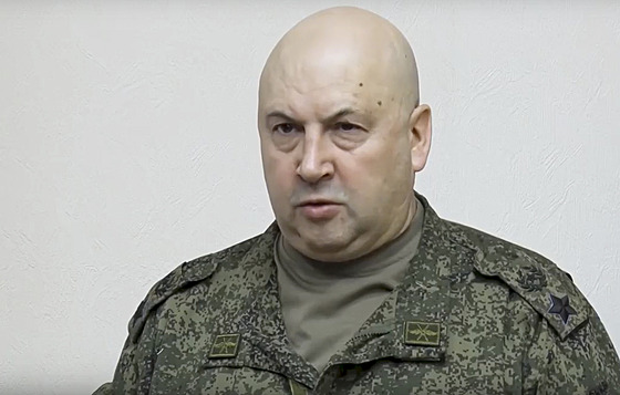 Velitel ruských okupaních sil na Ukrajin Sergej Surovikin na setkání s ruským...