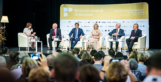 Broumovských diskusí se zúastnili prezidenttí kandidáti Pavel Fischer, Marek...