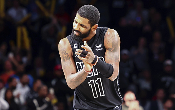 Kyrie Irving (11) z Brooklyn Nets v zápase s Indiana Pacers