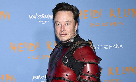 Elon Musk na halloweenské party modelky Heidi Klumové (New York, 31. íjna 2022)