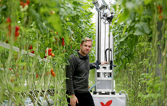 Farmá� Mat�j Sklená� z brn�nské farmy Ráje�ek. (listopad 2022)