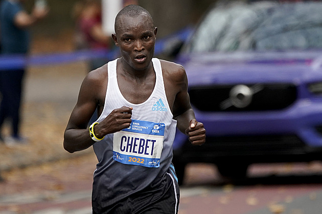 Newyorský maraton v letním počasí vyhráli Keňané Chebet a debutantka Lokediová