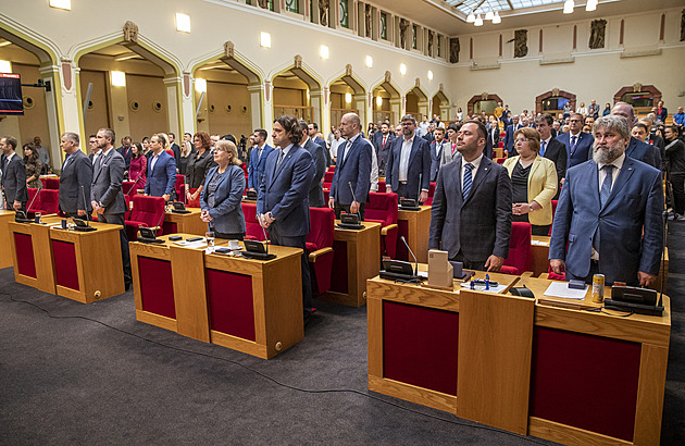 Praha si na nové vedení počká, zastupitelé přerušili zasedání do 24. listopadu