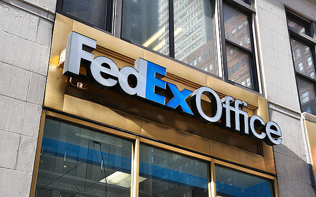 FedEx má zaměstnankyni zaplatit odškodné 9 miliard za rasovou zaujatost
