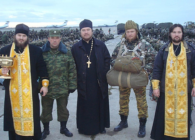 Roďte děti a posílejte je na frontu, radil ruský kněz. Zemřel na Ukrajině