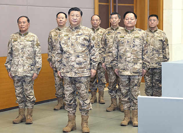 Čínská armáda se vrátila k Tchaj-wanu. Dvanáct letadel přeletělo dělící linii
