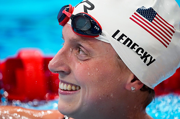Americká plavkyně Ledecká překonala v krátkém bazénu rekord na osmistovce