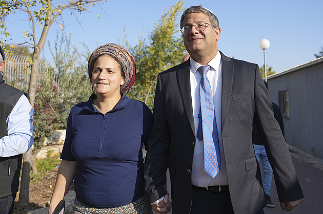 Žena izraelského politika si na oběd s manželkami přinesla pistoli