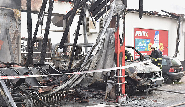 Vyhořelý Penny Market v Chodově postavíme znovu, rozhodla firma