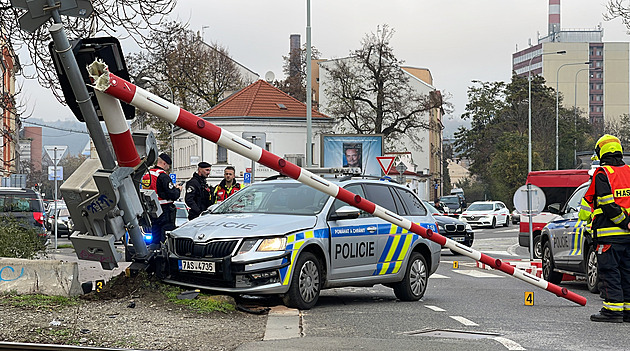 Policisté v Praze bourali do železniční signalizace, provoz na trati stál