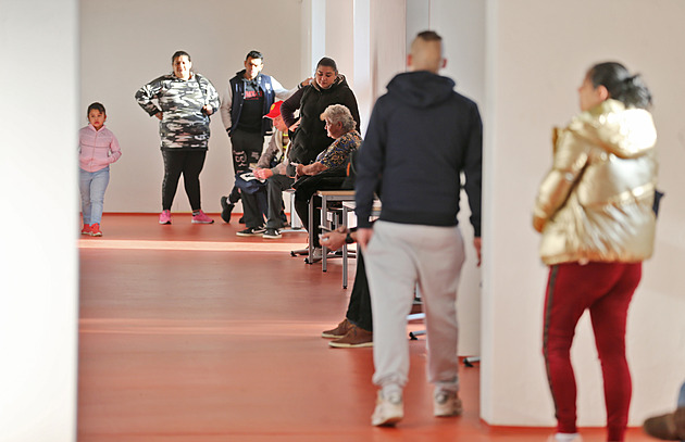 Češi přišli na to, jak na dávkách vydělat. Sociální pracovník roku popisuje obcházení systému i chaos