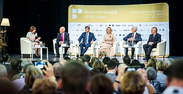 Broumovských diskusí se zúčastnili prezidentští kandidáti Pavel Fischer, Marek...