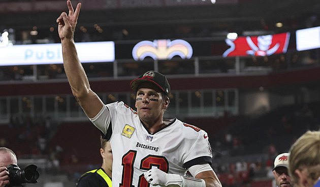 Hvězdný quarterback Brady pokořil v NFL přihrávkami hranici 100 000 yardů