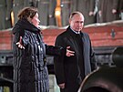 Ruský prezident Vladimir Putin si na Rudém námstí prohlédl výstavu o obran...