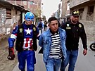 Policisté provedli drogovou razii v kostýmech superhrdin