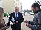 Senátor Pavel Fischer pedal kandidátní listinu a Prohláení kandidáta ke...