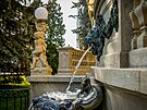 Voda z chrli�e dopad� na litinov� pl�t, kter� p�vodn� ka�n� chyb�l. Restaur�tor...