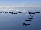 Do cviení v Jiní Koreji se zapojily americké nadzvukové bombardéry B-1B. (5....