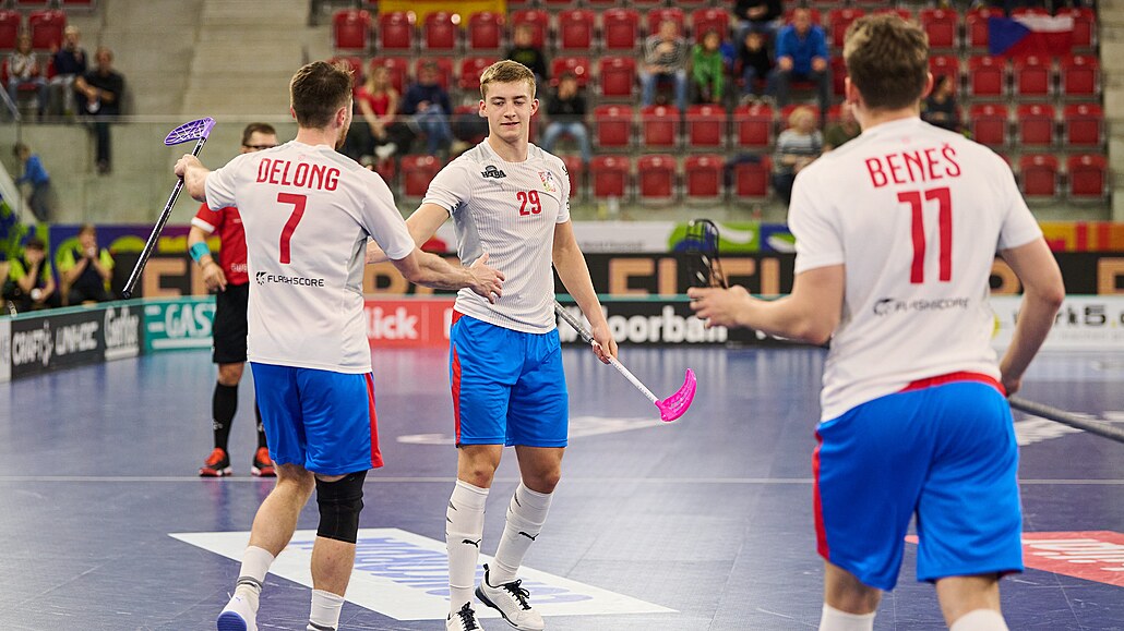 Adam Delong, Filip Langer a Marek Bene� slaví terfu proti N�mecku na...