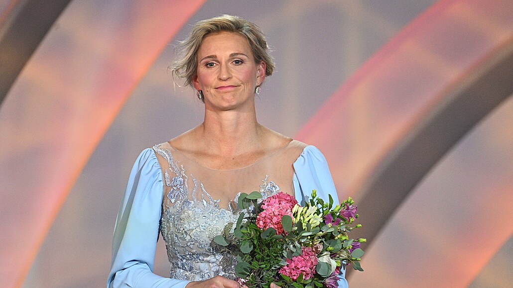 O�t�pa�ka Barbora �potáková b�hem vyhlá�ení ankety Atlet roku (2022).