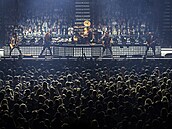 Kapela Kabát vystoupila po odlo�eném koncertu v pra�ské O2 arén� dne 8....