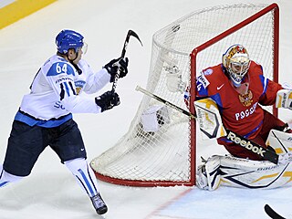Finský útočník Mikael Granlund přechytračil v semifinále mistrovství světa 2011...