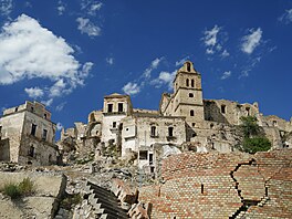 Malých ot�es� p�dy ustálo Craco od st�edov�ku bezpo�et. Problémy za�aly a� p�i...
