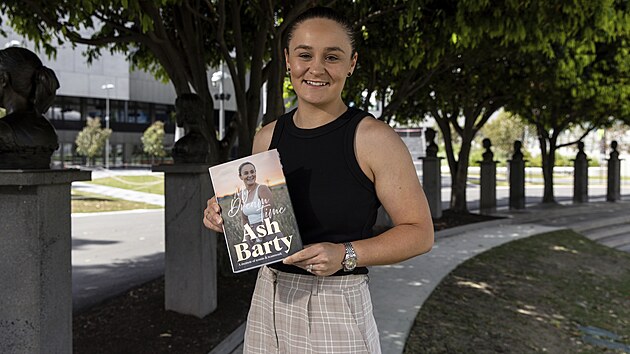 Bval svtov jednika Ashleigh Bartyov s autobiografickou knkou My Dream Time.