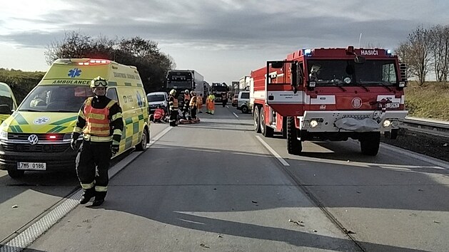 U vn nehody kamionu a dodvky zasahovali hasii Olomouckho kraje ped Olomouci na dlnici D35. Jednoho zrannho odvezl vrtulnk, dal dva museli hasii z dodvky vysthat.