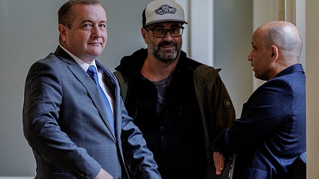 Zden�k Blahut, kter� �el� ob�alob� z podvodu a zneu�it� pravomoci v souvislosti s hospoda�en�m rozv�dky, p�ich�z� k soudu. (7. listopadu 2022)