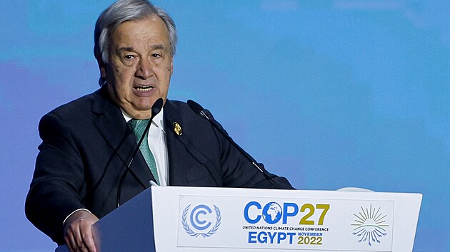 Generální tajemník OSN António Guterres promlouvá k účastníkům klimatické konference COP27. (7. listopadu 2022)