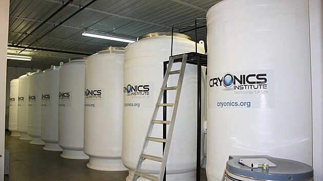 Na kryoprezervaci se specializuje i Cryonics Institute.
