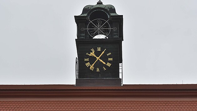 Vn hodiny v holeovskm zmku znovu ukazuj as od roku 2007. Ke svmu provozu potebuj pravidelnou drbu.