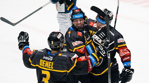 Litvnovt hokejist Patrik Demel, Filip Helt a Martin Havelka (zleva) slav vedouc gl.