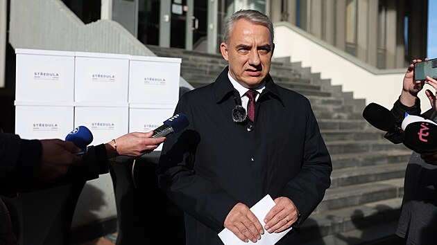 Na ministerstvo vnitra dorazil odborov pedk Josef Stedula. Uvedl, e pro kandidaturu posbral dostatek podpis od oban i zkonodrc. (8. listopadu 2022)