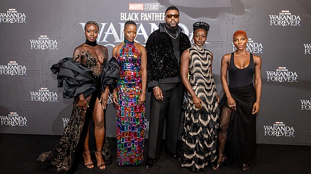 Z premiry filmu Black Panther: Wakanda nech ije (2022)