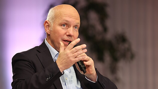 Pavel Fischer v debat prezidentskch kandidt na Vysok kole ekonomick