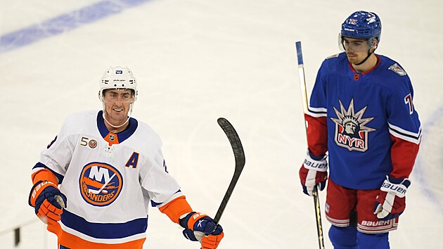 tonk FIlip Chytil pihl glov oslav hr New York Islanders.