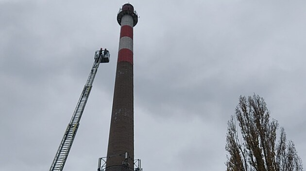 Zchrana mue z osmdestimetrovho komna v Brn-Bohunicch (6. listopadu 2022).