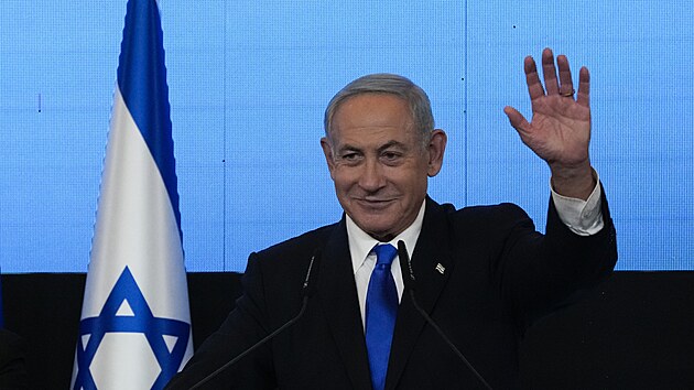 Benjamin Netanjahu promlouvá ke svým příznivcům v sídle své strany během izraelských parlamentních voleb v Jeruzalémě. (2. listopadu 2022)