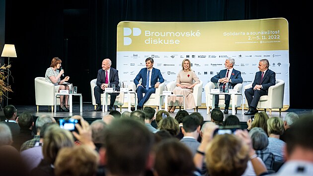 Broumovských diskusí se zúčastnili prezidentští kandidáti Pavel Fischer, Marek Hilšer, Danuše Nerudová, Petr Pavel a Josef Středula (4.11.2022).