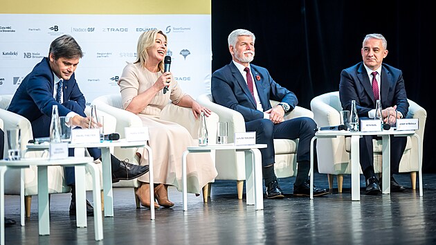 Broumovských diskusí se zúčastnili prezidentští kandidáti Pavel Fischer, Marek Hilšer, Danuše Nerudová, Petr Pavel a Josef Středula (4.11.2022).