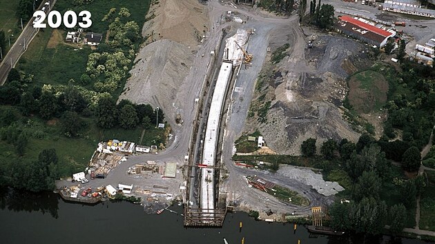 2003  Vysouvan tunely pod Vltavou na trase metra IV C. Smrov a vkov zakiven tubusy se vybetonovaly na behu v suchm doku a potom vysunuly po betonov drze do rhy vyhlouben na dn eky.
Ocenn: Cena za vynikajc betonovou konstrukci Mezinrodn federace pro konstrukn beton (fib) na 1. kongresu fib v Osace v roce 2002, Cena Inenrsk akademie esk republiky za rok 2002, Zlat medaile udlen na Mezinrodnm stavebnm veletrhu IBF 2003, titul Vynikajc betonov konstrukce udlen eskou betonskou spolenost SSI v roce 2005.