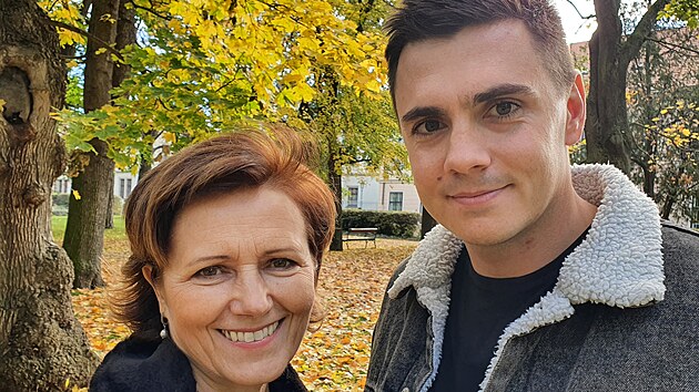 13. komnata Reginy �andov�: moder�torka Zuzana Bure�ov� s �estm�rem �andou nejml. (2022)