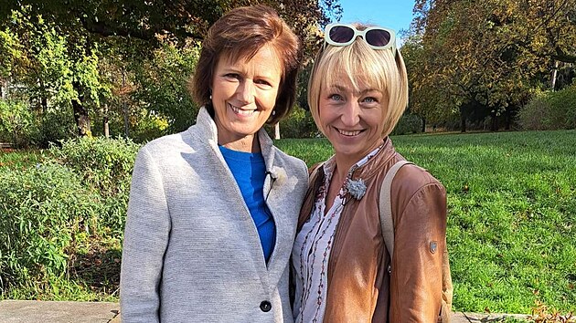 Moder�torka Zuzana Bure�ov� a here�ka Kl�ra Cibulkov� v po�adu 13. komnata (2022)