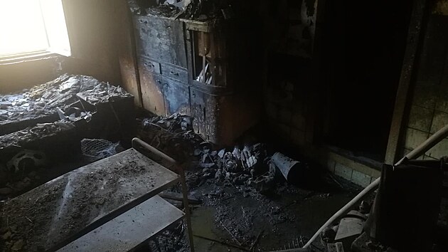V bytě v Hostinném hořelo. (8. 11. 2022)