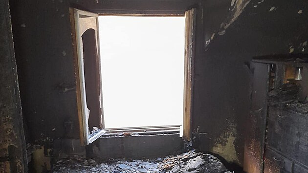 V bytě v Hostinném hořelo. (8. 11. 2022)